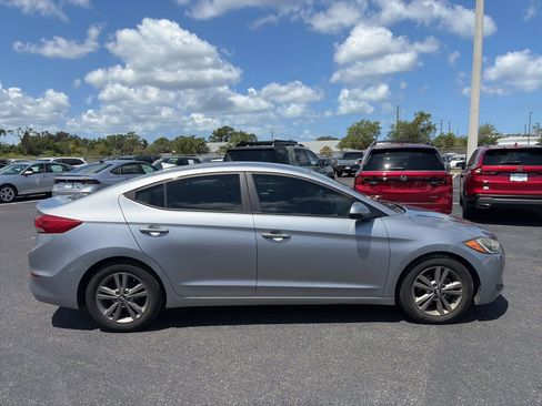 Used 2017 Hyundai Elantra SE FWD image 8