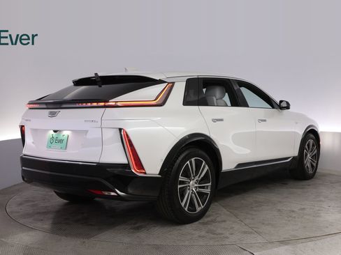 Used 2024 Cadillac Lyriq Luxury w/ LPO, Floor Liner Package AWD/4WD image 3