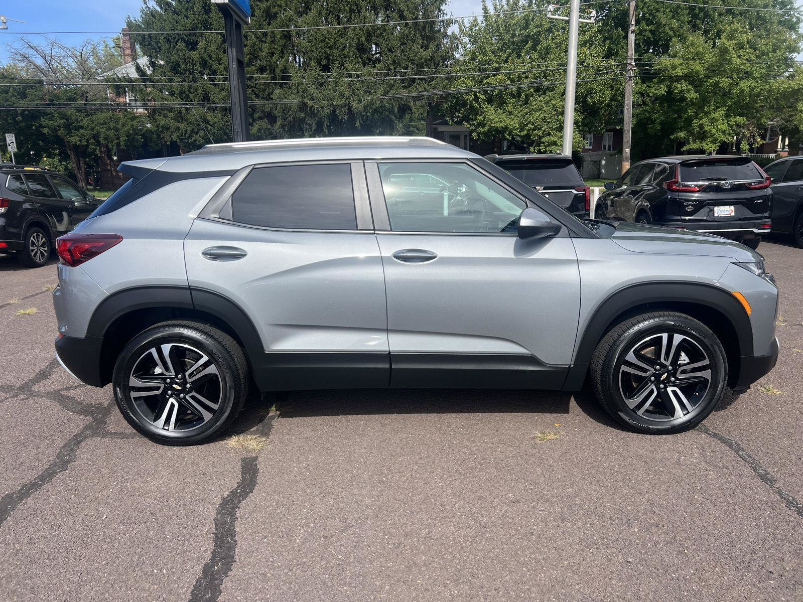 Used 2023 Chevrolet TrailBlazer LT FWD image 8