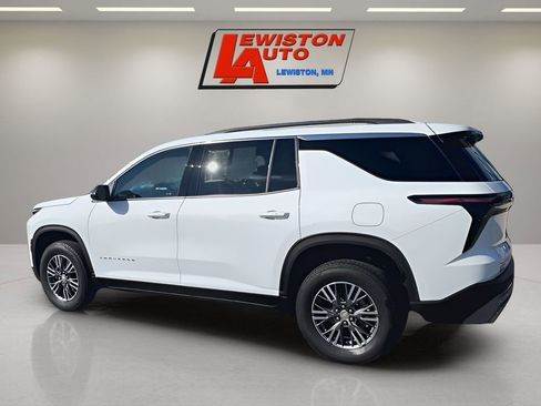 Used 2025 Chevrolet Traverse LT image 6