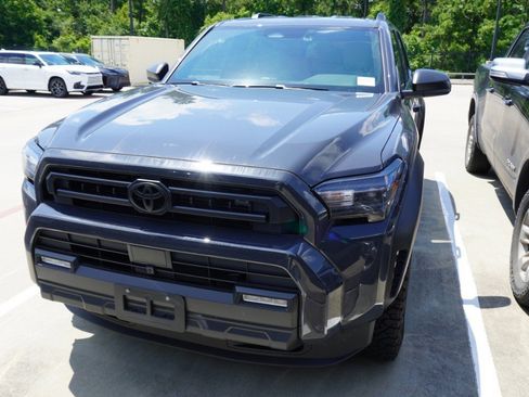 Used 2025 Toyota 4Runner SR5 AWD/4WD image 2