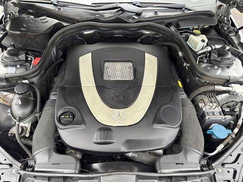 Used 2011 Mercedes-Benz E 550 4MATIC Sedan image 21