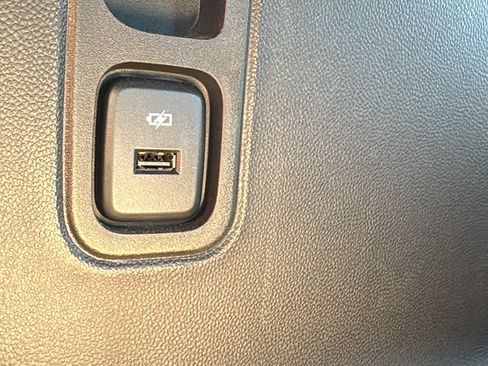 Used 2023 Chevrolet Traverse LT w/ LPO, Floor Liner Package AWD/4WD image 28