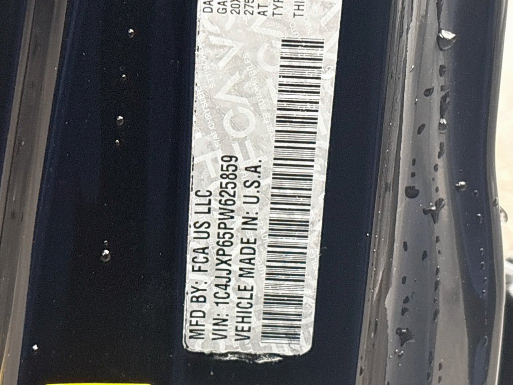 Certified 2023 Jeep Wrangler Unlimited Sahara AWD/4WD image 35