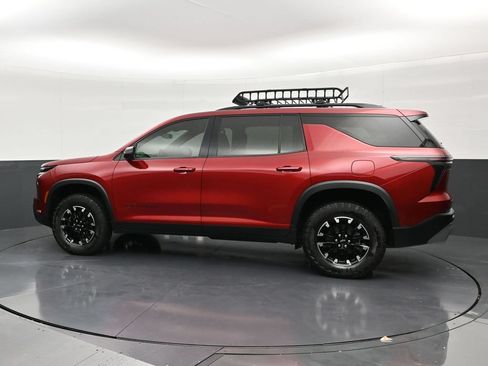 Used 2024 Chevrolet Traverse Z71 AWD/4WD image 2