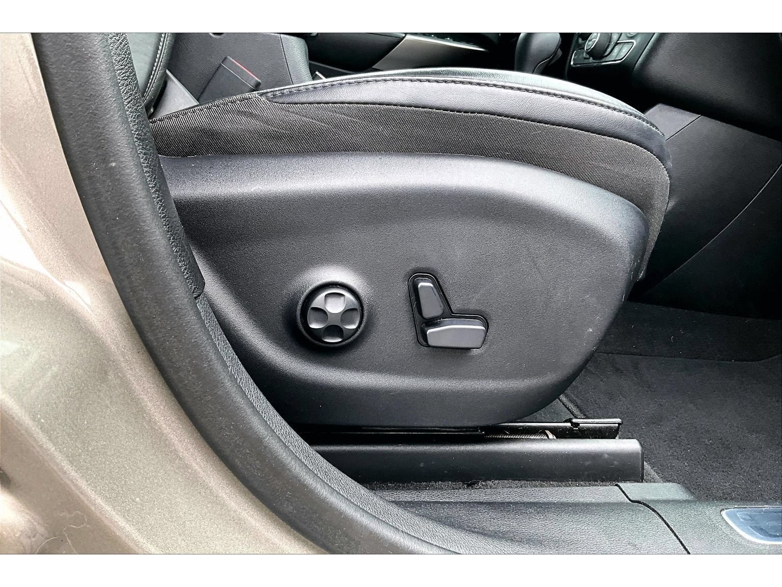 Used 2019 Jeep Cherokee Limited AWD/4WD image 50