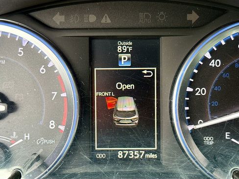 Used 2016 Toyota Highlander XLE FWD image 12