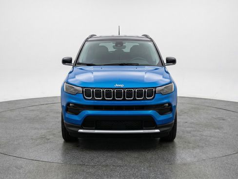 Used 2025 Jeep Compass Limited image 2