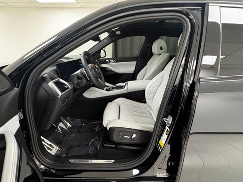 Used 2024 BMW X6 xDrive40i w/ Premium Package image 10