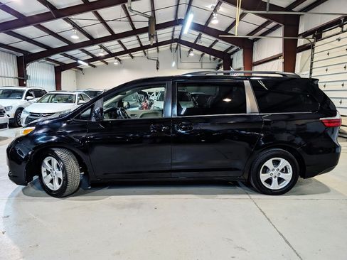 Used 2015 Toyota Sienna LE FWD image 5