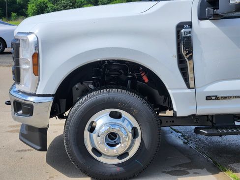 New 2026 Ford F350 XL w/ FX4 Off-Road Package AWD/4WD image 9