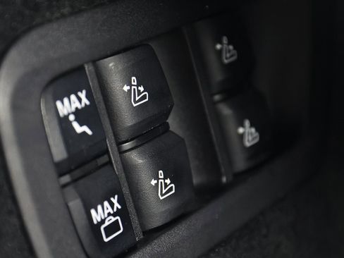 Used 2022 BMW X7 xDrive40i w/ M Sport Package image 14