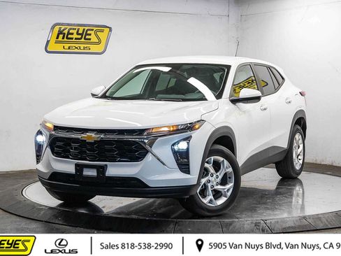 Used 2024 Chevrolet Trax LS w/ LS Convenience Package FWD image 1