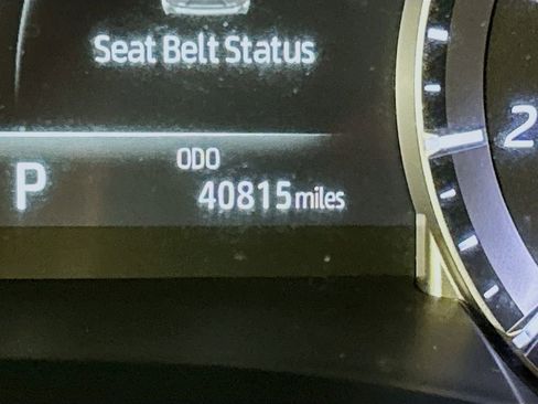 Used 2023 Toyota Highlander XLE image 10