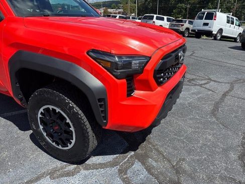 Used 2024 Toyota Tacoma TRD Off-Road AWD/4WD image 5