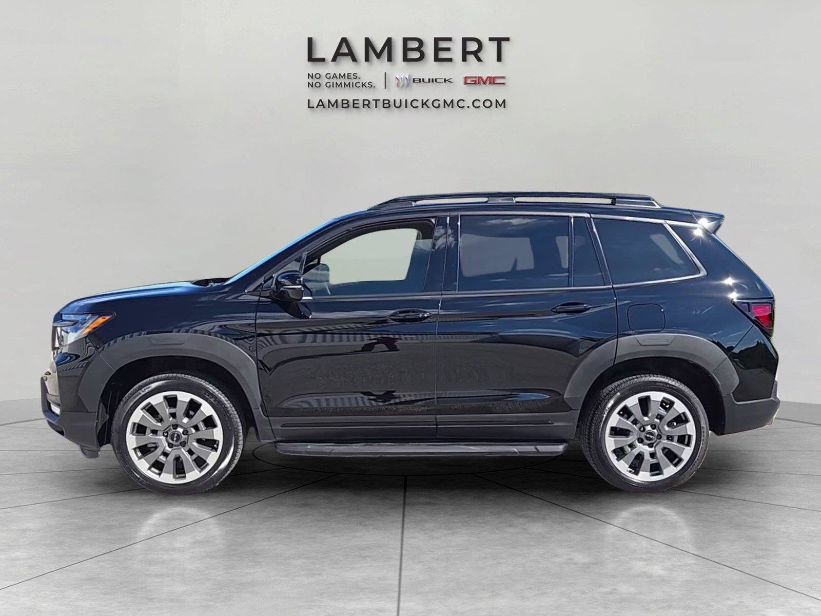 Used 2025 Honda Passport Black Edition image 2