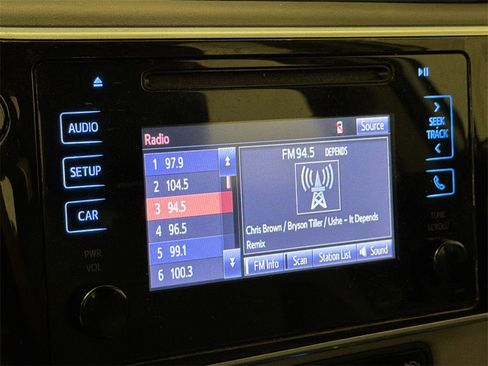 Used 2018 Toyota Corolla LE image 22