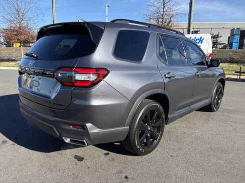 Used 2025 Honda Pilot Black Edition image 9