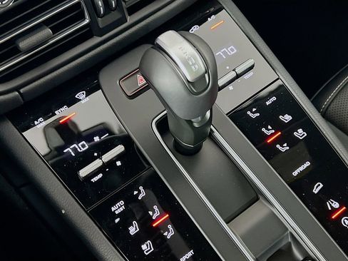 New 2026 Porsche Macan image 18