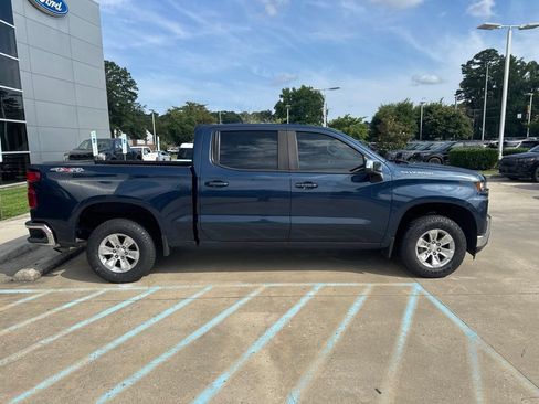 Used 2022 Chevrolet Silverado 1500 LT AWD/4WD image 4