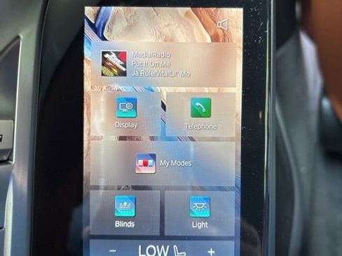 Used 2025 BMW 750e xDrive image 19