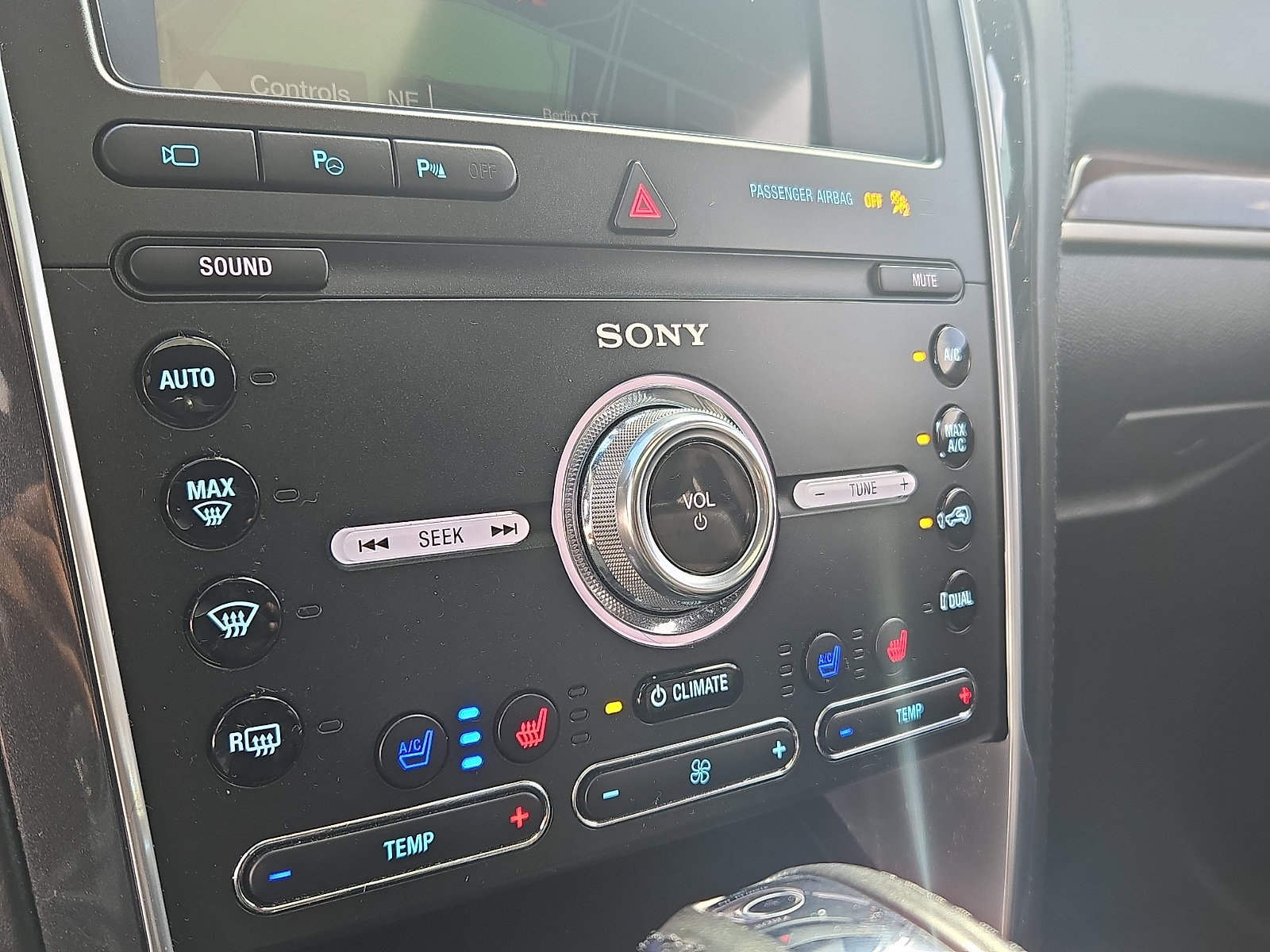 Used 2019 Ford Explorer Platinum AWD/4WD image 17