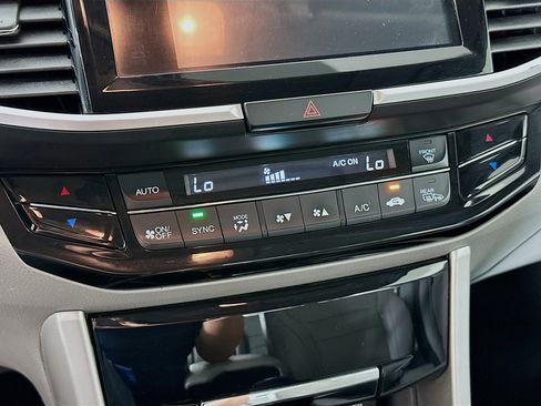 Used 2017 Honda Accord EX-L image 22