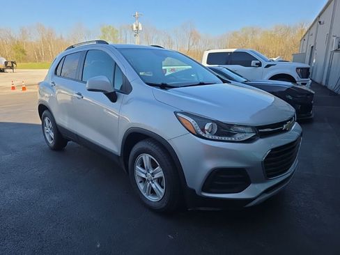 Used 2022 Chevrolet Trax LT FWD image 4