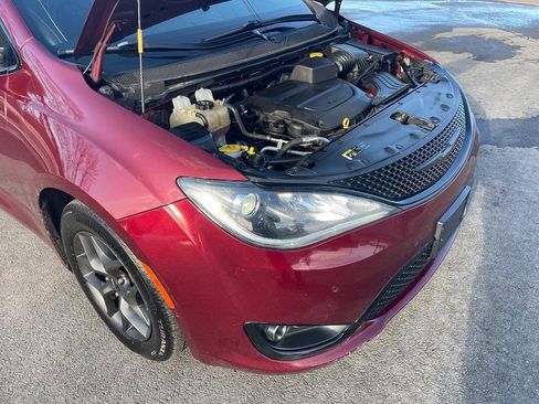 Used 2019 Chrysler Pacifica Limited w/ Advanced Safetytec Group FWD image 29