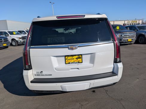 Used 2017 Cadillac Escalade Premium Luxury image 7