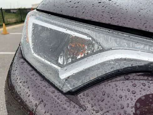 Used 2018 Toyota RAV4 XLE AWD/4WD image 3