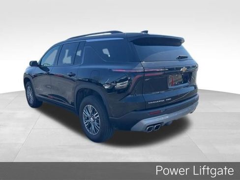 Used 2025 Chevrolet Traverse LT image 5