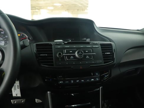 Used 2017 Honda Accord Sport image 17