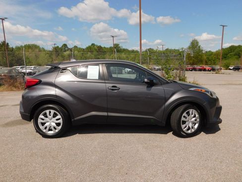 Used 2019 Toyota C-HR LE FWD image 4