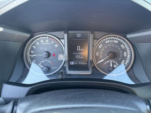 Used 2016 Toyota Tacoma TRD Off-Road image 9