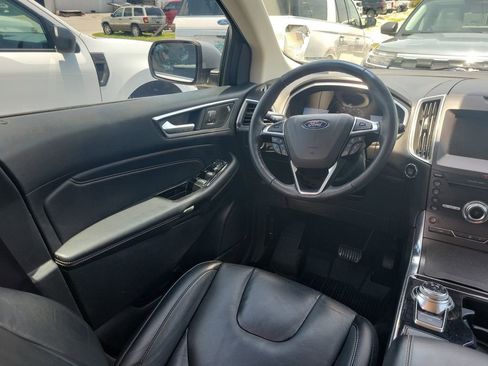 Used 2019 Ford Edge Titanium FWD image 13