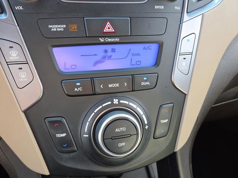 Used 2014 Hyundai Santa Fe GLS image 37