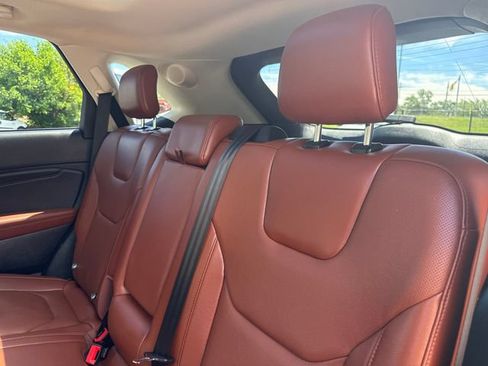 Used 2019 Ford Edge Titanium w/ Equipment Group 301A AWD/4WD image 22