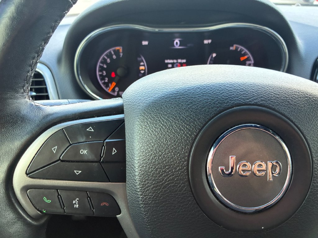 Used 2020 Jeep Grand Cherokee Laredo w/ 18" Wheel & 8.4" Radio Group RWD image 11