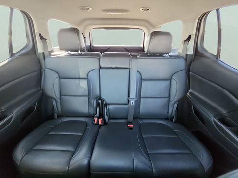 Used 2023 GMC Acadia SLT image 17