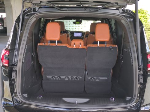 New 2026 Chrysler Pacifica Pinnacle w/ Trailer Tow Group image 13