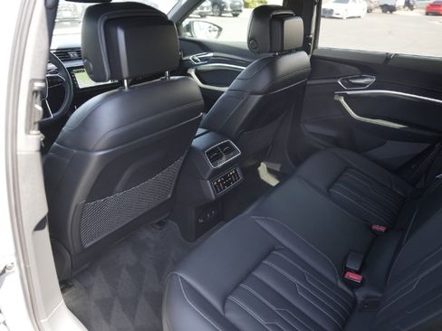 Certified 2023 Audi e-tron S Prestige image 27