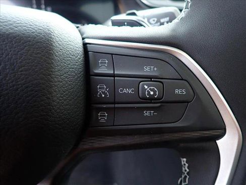 New 2025 Jeep Grand Cherokee L Altitude image 17