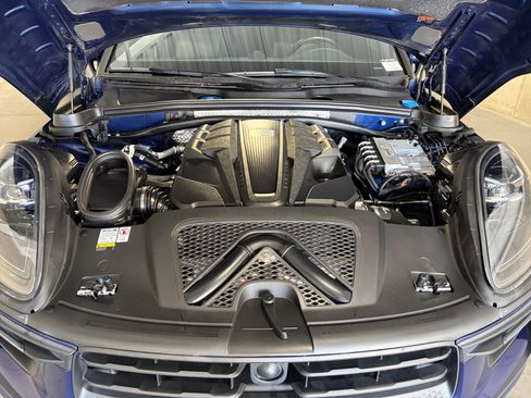 Used 2023 Porsche Macan S AWD/4WD image 13