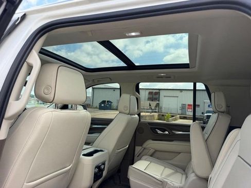 Used 2021 GMC Yukon Denali w/ Denali Premium Package AWD/4WD image 10
