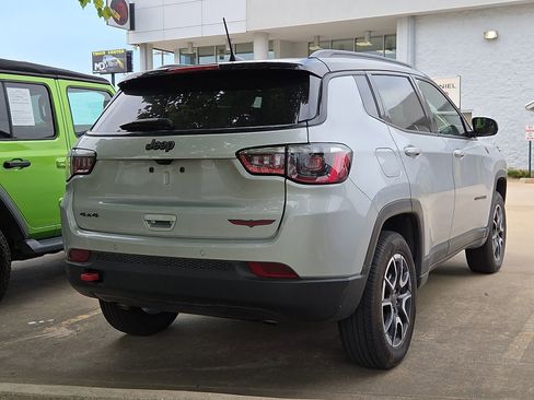 Used 2025 Jeep Compass Trailhawk AWD/4WD image 4