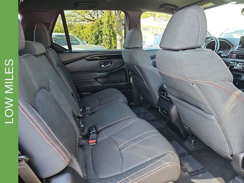 Used 2025 Honda Pilot Sport image 11
