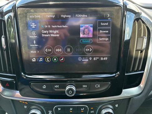 Used 2023 Chevrolet Traverse Premier FWD image 17