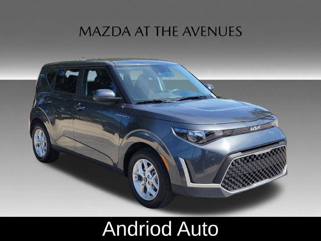 Used 2025 Kia Soul LX w/ LX Technology Package FWD image 3