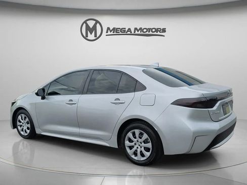 Used 2021 Toyota Corolla LE FWD image 4